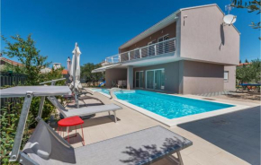 5 Bedroom Amazing Home In Kakma